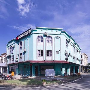 Hotel Night Queen Salak Tinggi